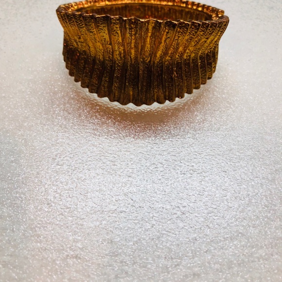 Gold cuff - Picture 6 of 6